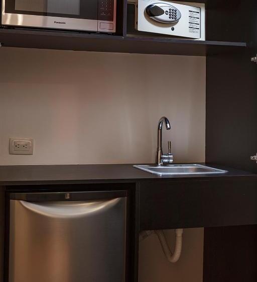 غرفة قياسية, Room Hotel & Suites