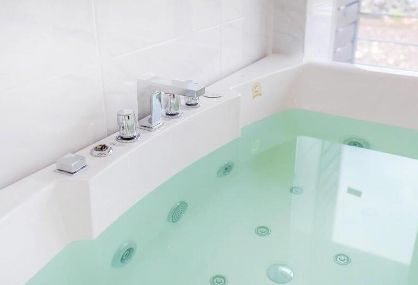 Номер Стандарт Вид на Море, Castle Pool Resort