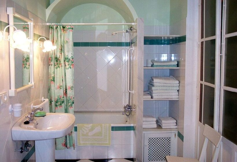 اتاق استاندارد با سرویس بهداشتی مشترک, Pensión Hostal La Casa