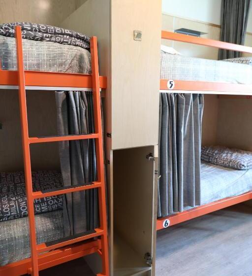 ルームシェアのワンベッド, Canmore Downtown Hostel