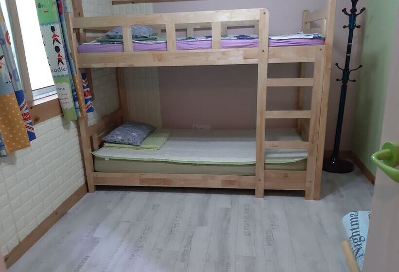 Семейный Номер, Kangguan Guesthouse