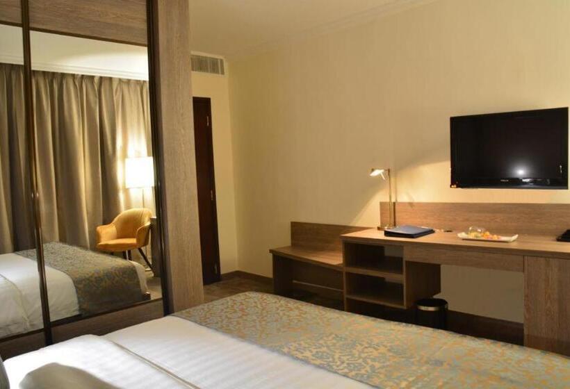 سوییت اجرایی, The Compass Hotel