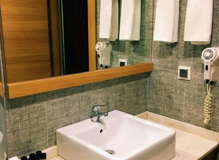 اتاق لوکس سه تخته, Namaste Otel