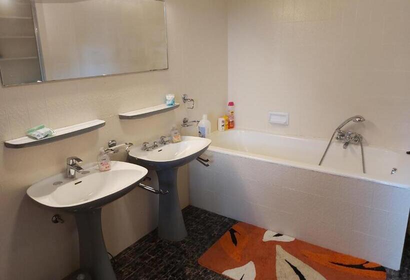 سوییت با چشم‌انداز باغ, Château Lambert Moulinsart Hotel, Shuttle Airport, Long Term Parking, Snooker, Large Terrasse, Dinne