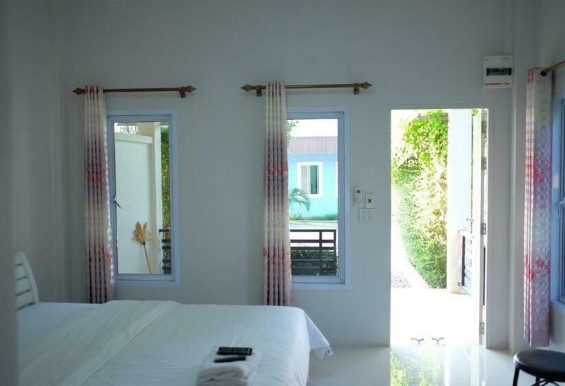 חדר דלוקס, Khong Chom Jan