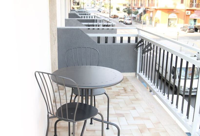 Полулюкс с Балконом, Michelangelo Home B&b