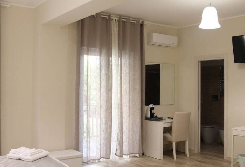 Полулюкс с Балконом, Michelangelo Home B&b