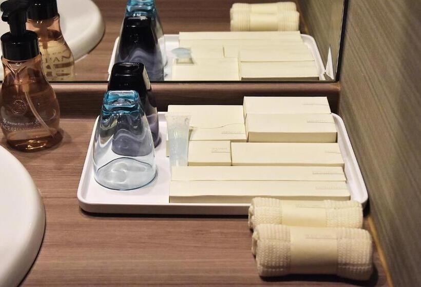 اتاق استاندارد سه نفره, Winery Hotel And Condominium Hitohana
