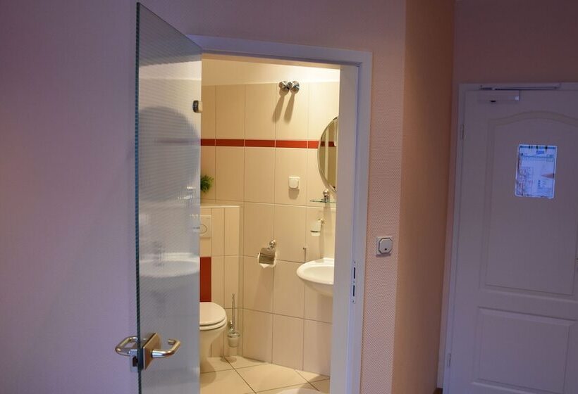 Quarto Estandar, Am Bahnhof