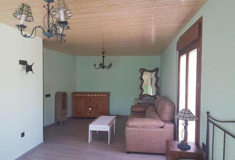 Четырехместный Номер Стандарт с Балконом, Hostal Los Esquiladores