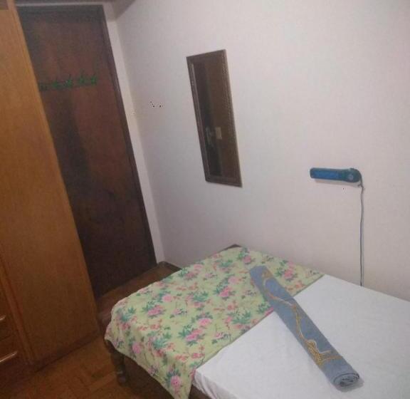 اتاق اکونومی, Albergue Econômico