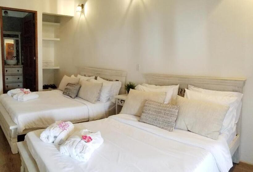 Четырехместный Номер Стандарт с Балконом, Casa Ensueño Hogar Boutique