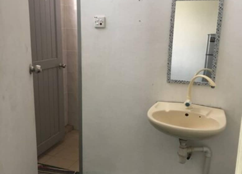 חדר משפחתי, Pg Inn