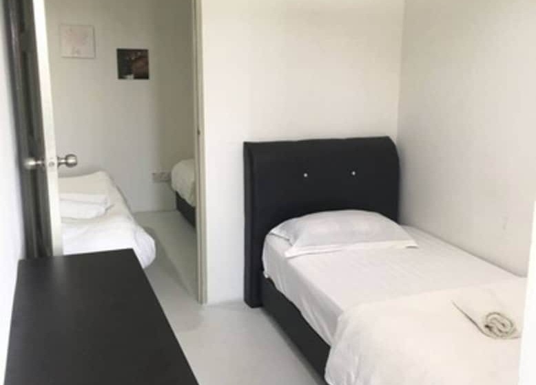 חדר משפחתי, Pg Inn