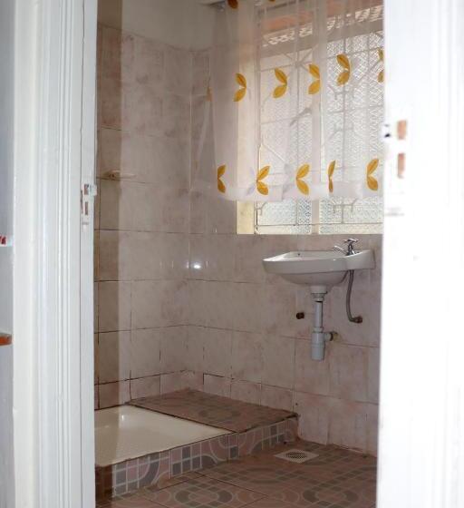 3 Bedroom Apartment, Salient Guest House