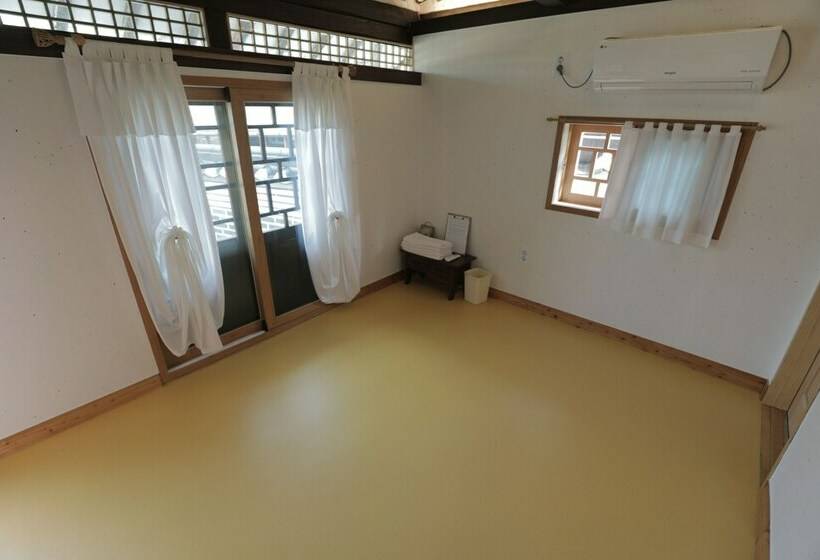 اتاق لوکس, Bonghwangjae Hanok Guesthouse