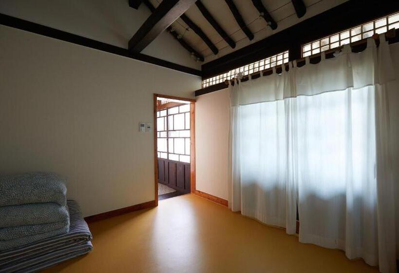 اتاق لوکس, Bonghwangjae Hanok Guesthouse