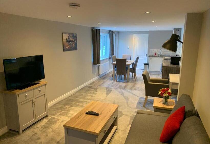 Студия Стандарт, Fornham Guest House
