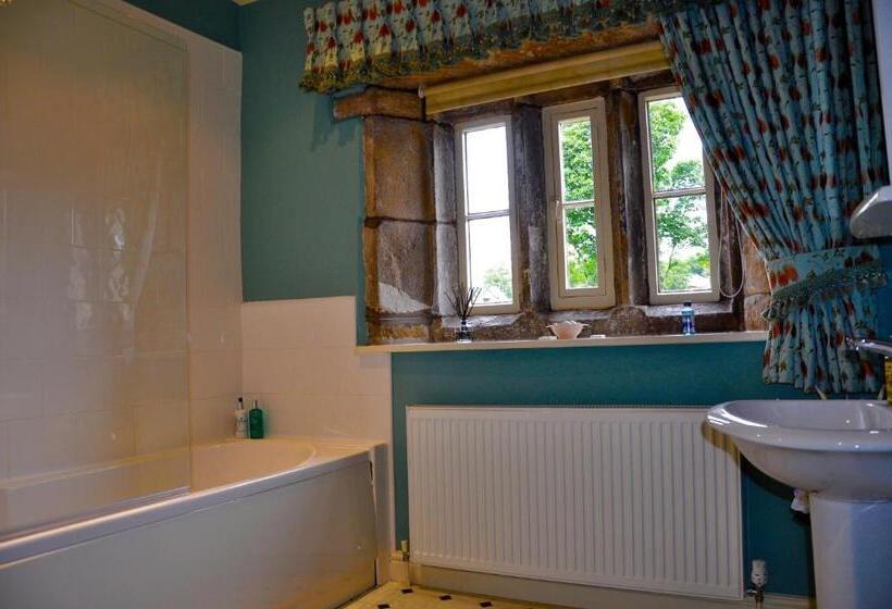 Номер Deluxe, Hurstwood Hall