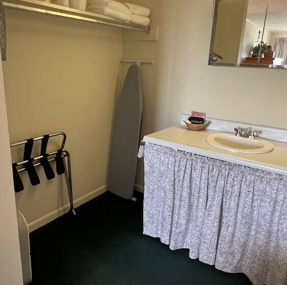 Семейный Номер, High Tide Inn On The Ocean, Motel And Cottages