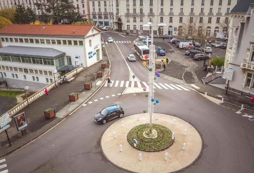 غرفة قياسية ثلاثية, Le Cesar