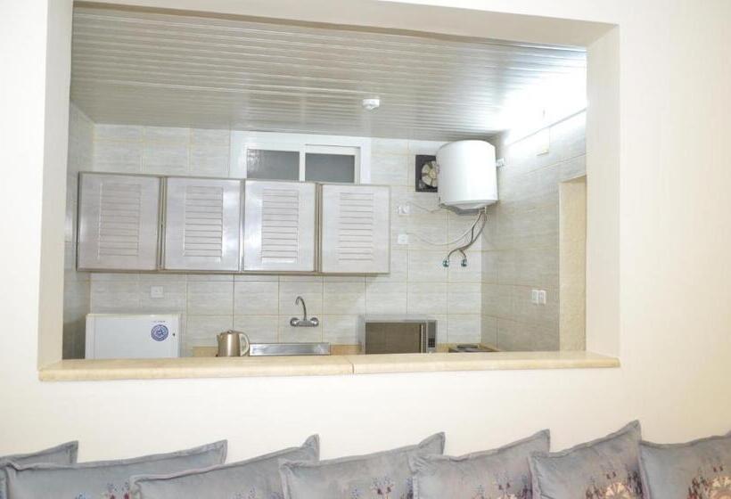 Апартаменты 3 Спальни, Al Qaswaa Furnished Apartements
