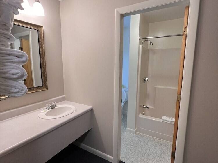 Номер Deluxe, Edenbrook Motel