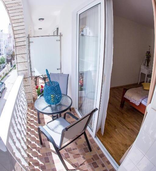 اتاق لوکس با بالکن, Villa Dieden
