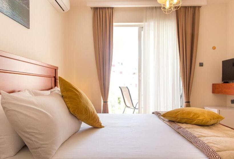 اتاق لوکس با بالکن, Villa Dieden