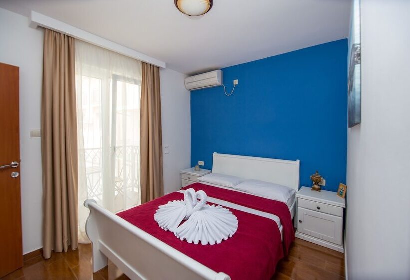 اتاق لوکس با بالکن, Villa Dieden