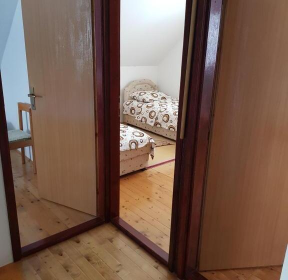 اتاق لوکس, Deluxe Studio & Rooms Zarubica