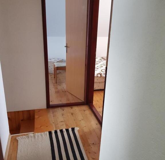 اتاق لوکس, Deluxe Studio & Rooms Zarubica