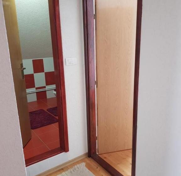 اتاق استاندارد با چشم‌انداز باغ, Deluxe Studio & Rooms Zarubica