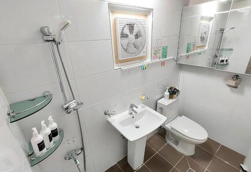 Дом 2 Спальни, Hago Guest House