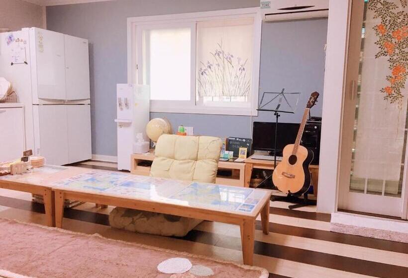 Дом 3 Спальни, Hago Guest House