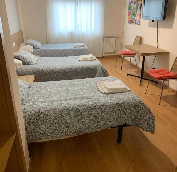 اتاق استاندارد سه نفره, Pension Valcarce