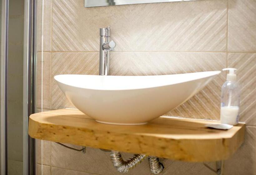 اتاق استاندارد یک نفره, Hostal Eixample