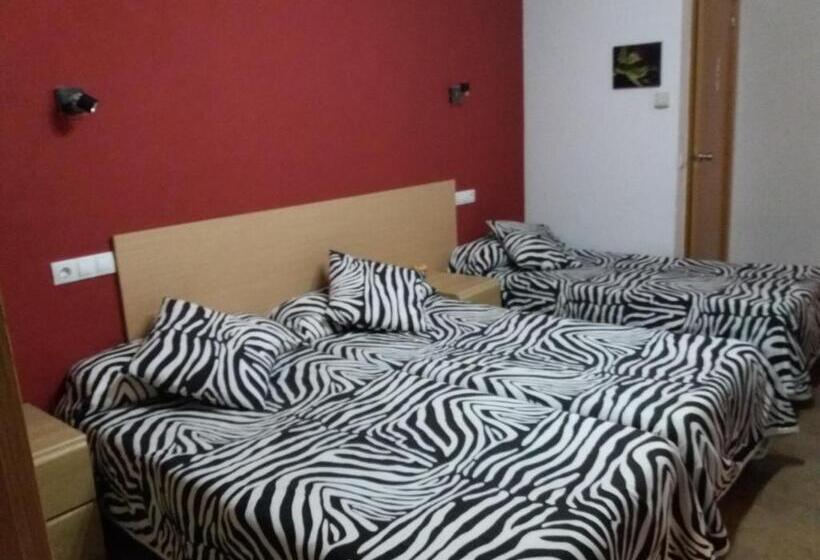 Номер Стандарт Трехместный, Hostal La Catedral