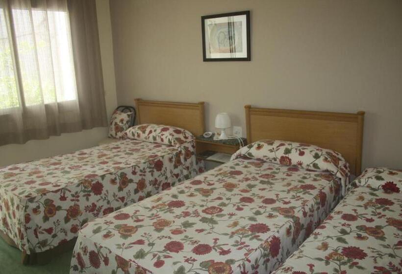 Трехместный Номер Стандарт Совместная Ванная, Hostal Torre Mar