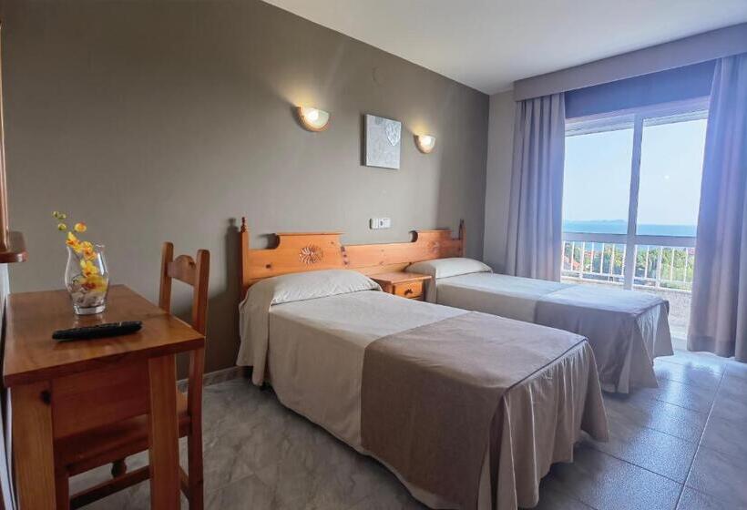 Номер Стандарт с Террасой, Pensión Residencia Cecilia