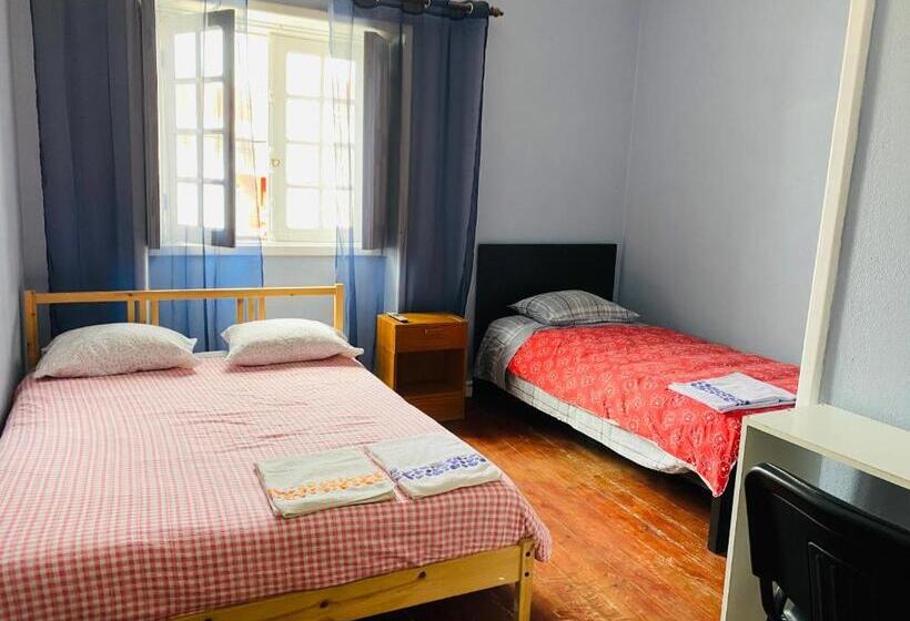اتاق استاندارد سه تخته با سرویس بهداشتی مشترک, Fernando Guest House
