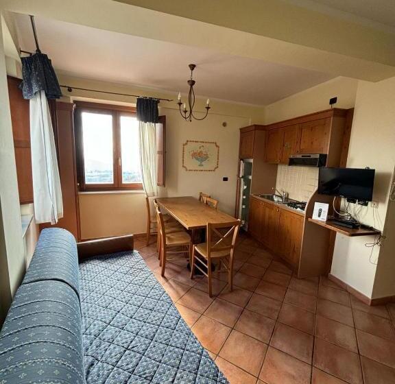 آپارتمان 1 خوابه با چشم‌انداز استخر, Residenza Vallefiorita