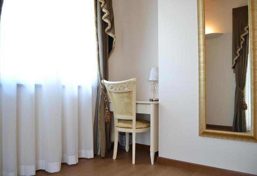 Quarto Estandar, Agriturismo De Luca
