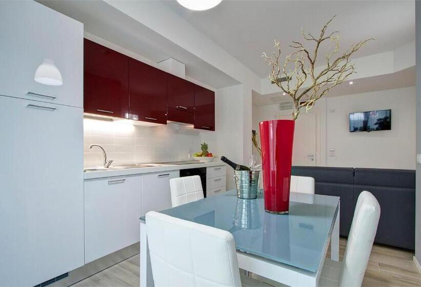 带1个卧室的带阳台的公寓, Residence Armony