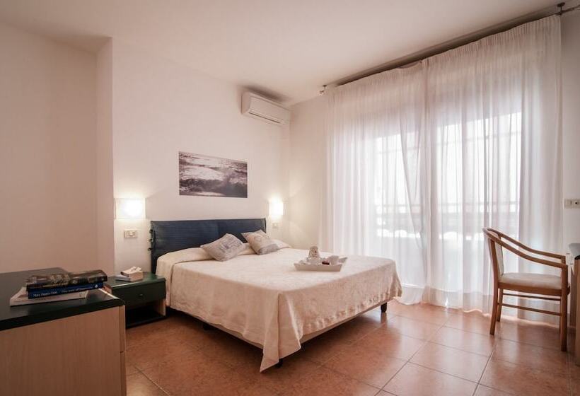 آپارتمان 1 خوابه با بالکن و چشم‌انداز دریا, Residence La Rosa Di Nettuno