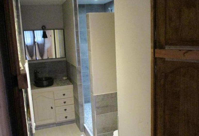 Номер Стандарт, Au Domaine De Py