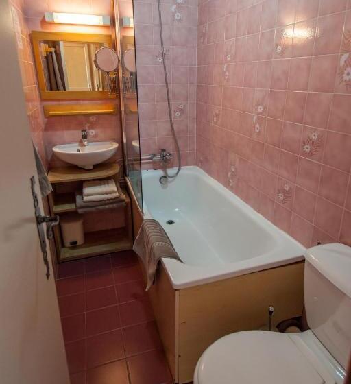 استودیوی استاندارد, Résidence La Cour