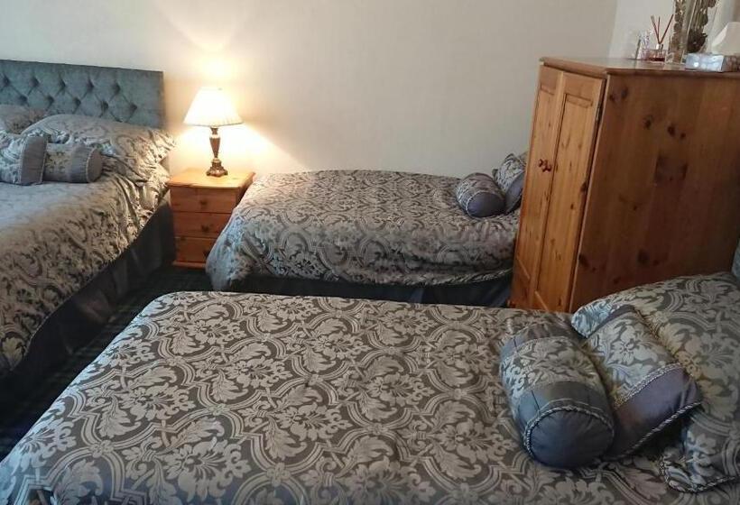 Семейный Номер Совместный Санузел, Crawfords Guest House