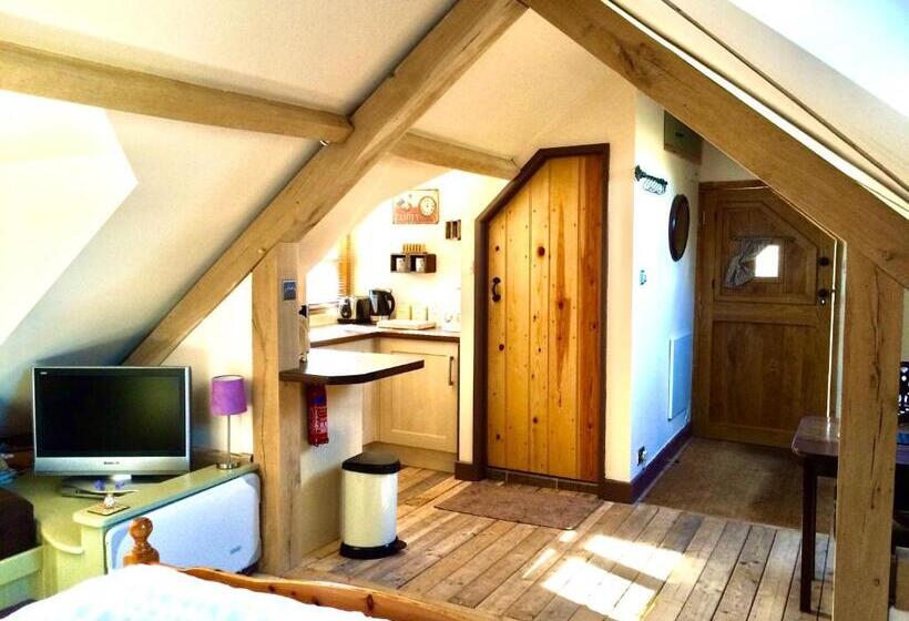Family Suite, Greencourt Loft   The Cotswold Way, Stroud