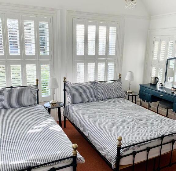 Номер Стандарт Трехместный, Derrin Guest House